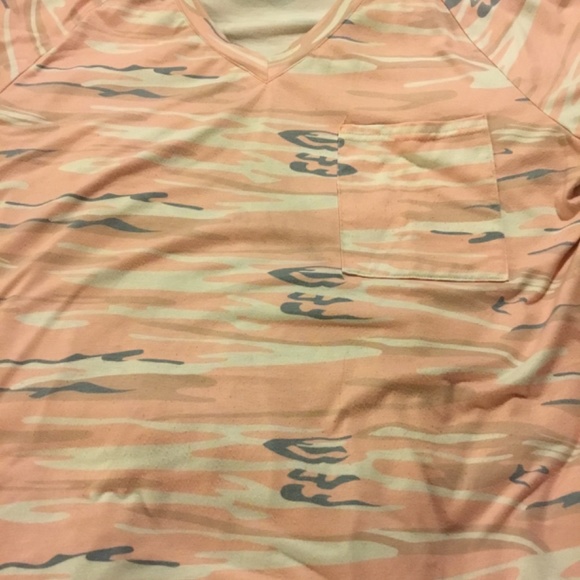 Biucly casual v neck tee shirt with picket - Picture 2 of 2